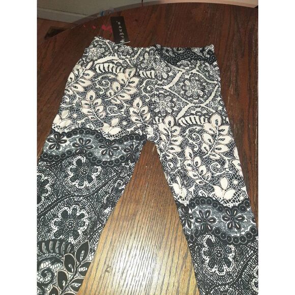 New One Size 4-12 Always Black Pink Ivory Floral Leggings NWT - Picture 2 of 5